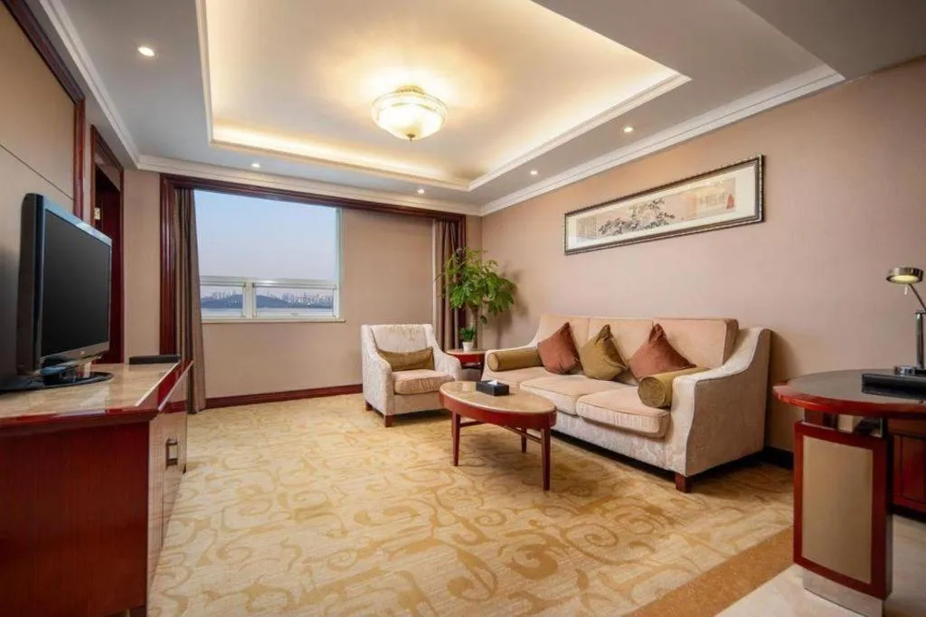 Chutian Guangdong International Hotel