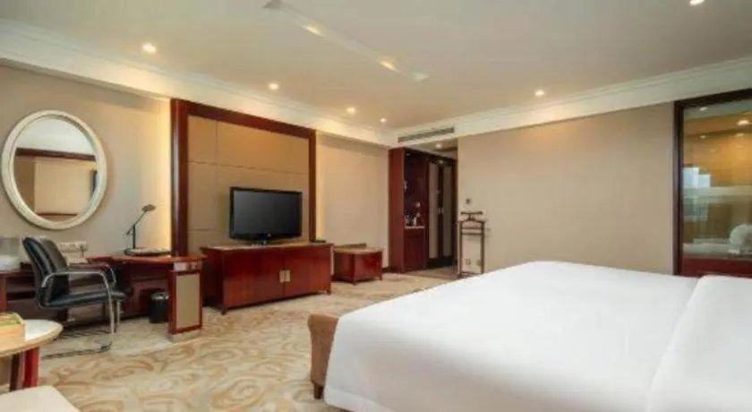 Bed in Chutian Guangdong International Hotel