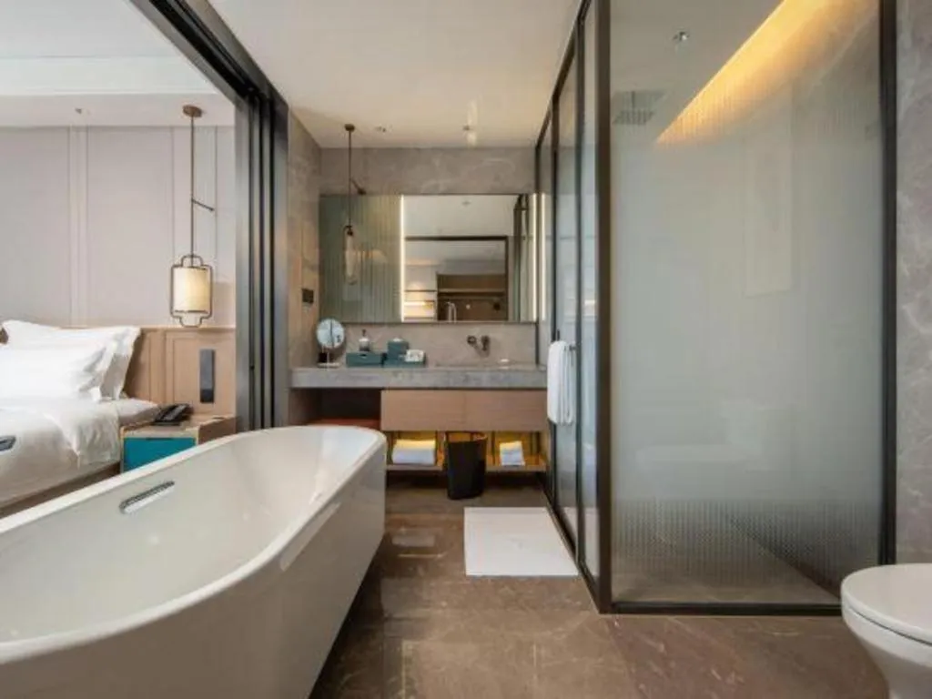 Bed in Chutian Guangdong International Hotel