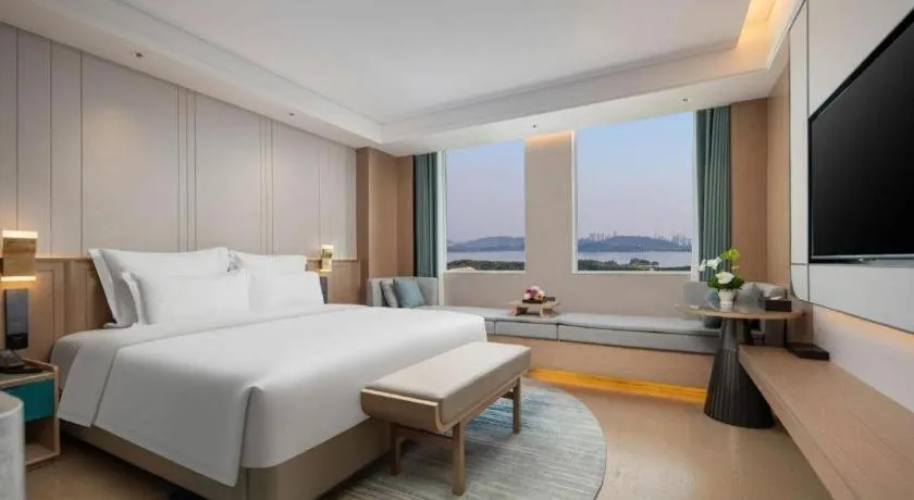 Bed in Chutian Guangdong International Hotel