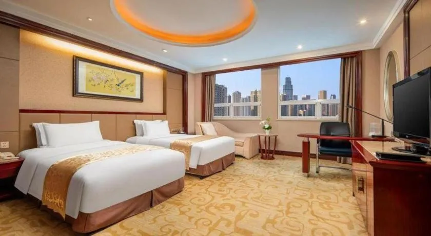 Bed in Chutian Guangdong International Hotel