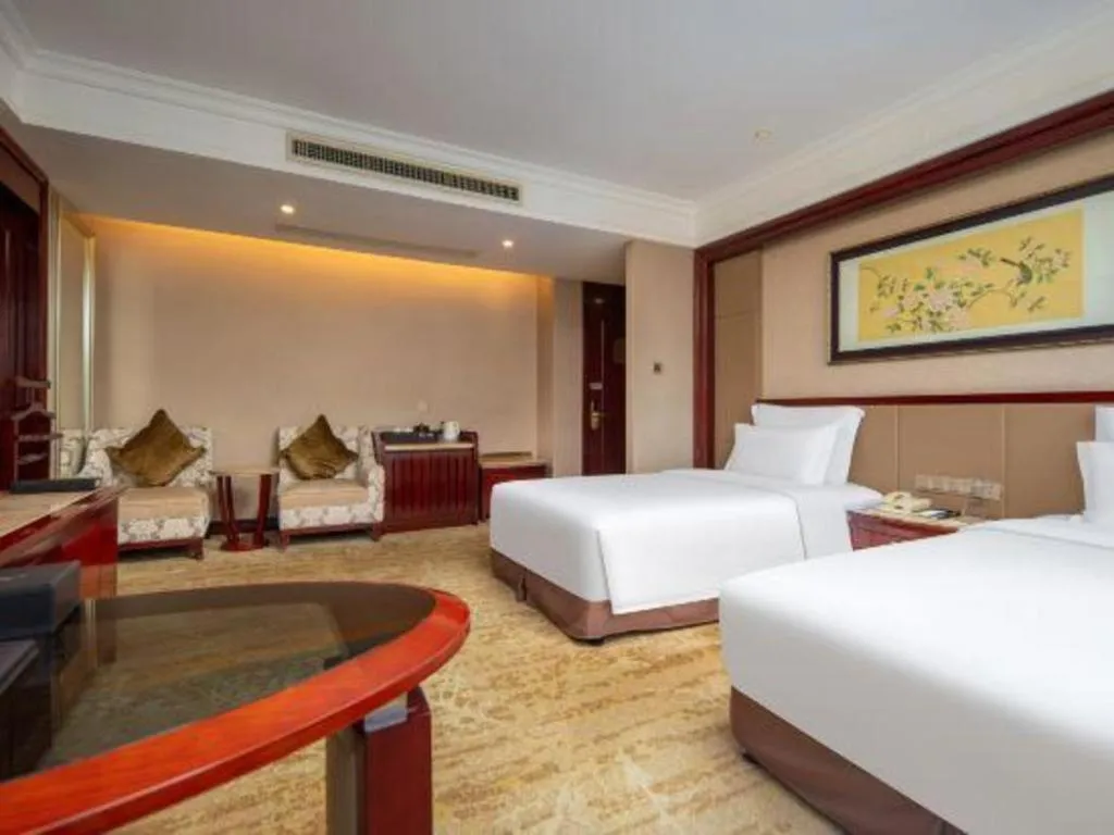 Bed in Chutian Guangdong International Hotel