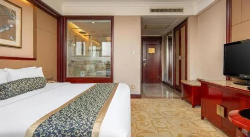 Bed in Chutian Guangdong International Hotel