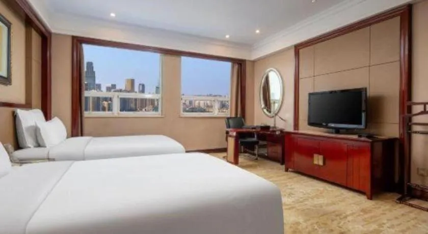 Bed in Chutian Guangdong International Hotel