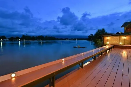 Amphawa Riverfront Hotel