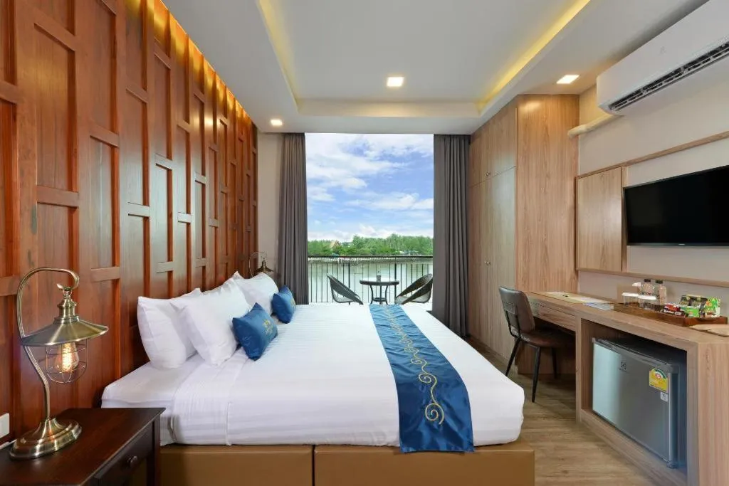 Bed in Amphawa Riverfront Hotel