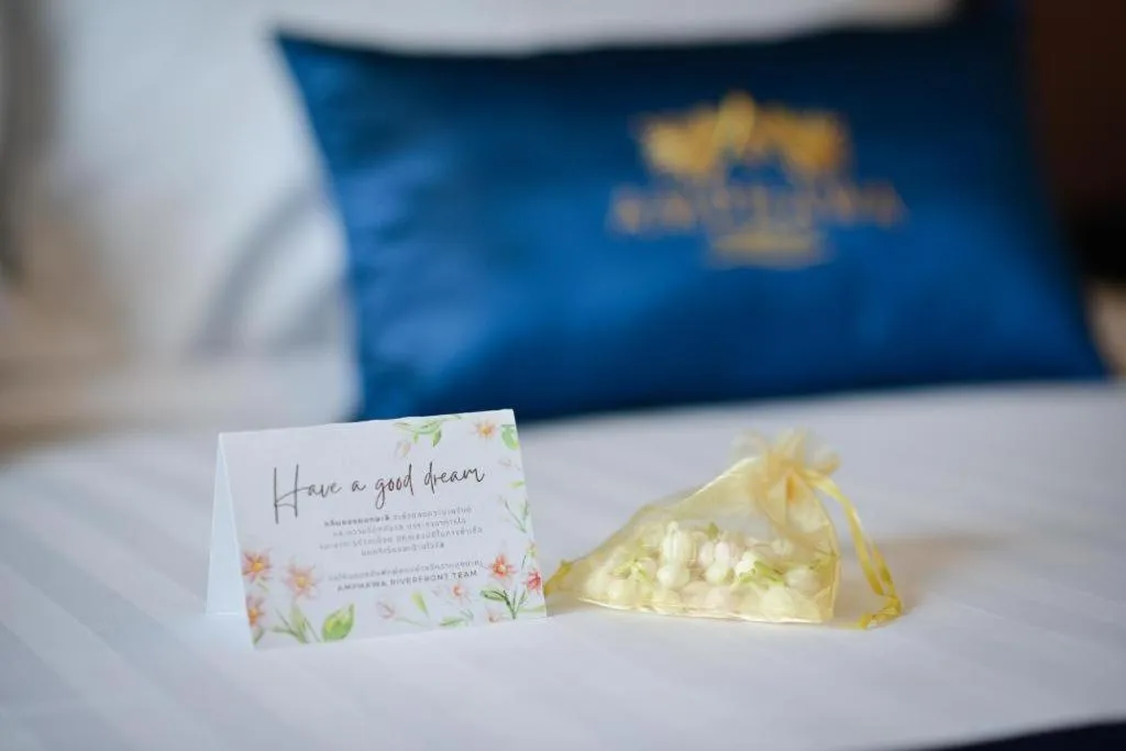 Bed in Amphawa Riverfront Hotel