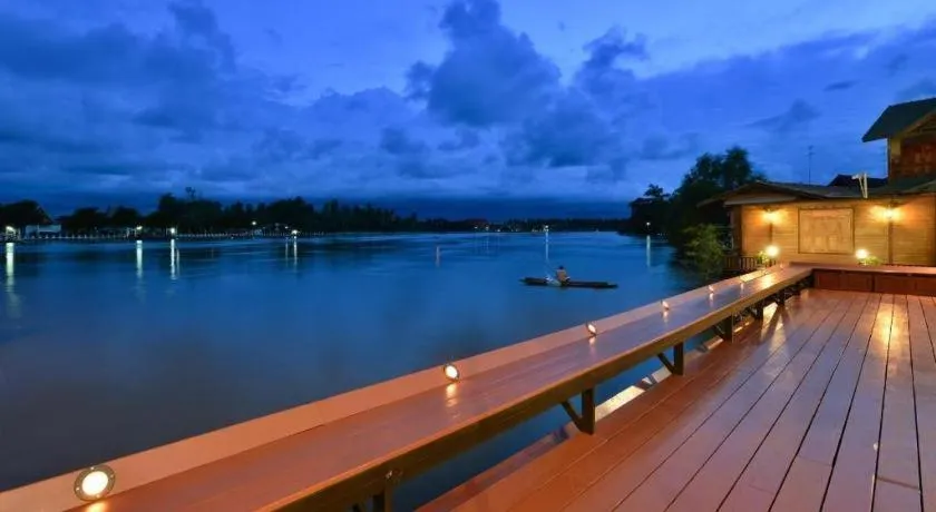 Amphawa Riverfront Hotel