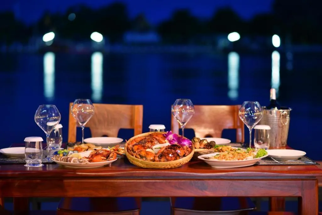 Amphawa Riverfront Hotel