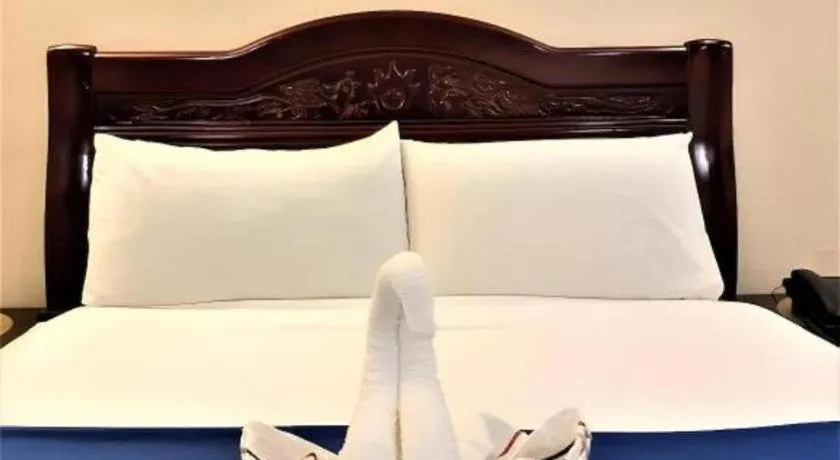 Bed in Clark Imperial Hotel