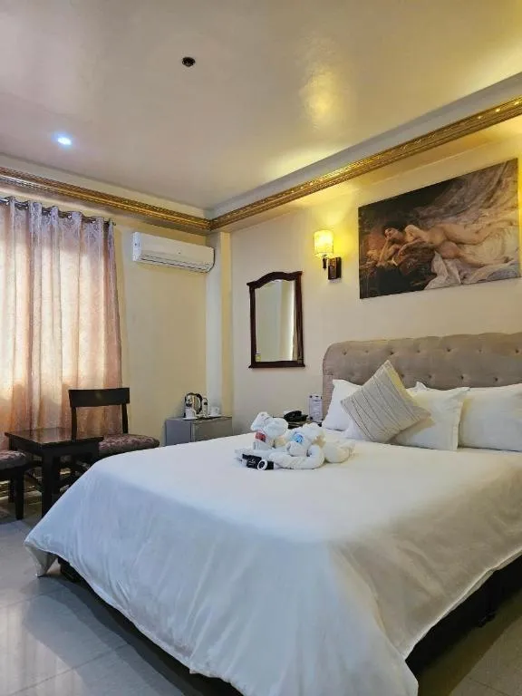 Bed in Clark Imperial Hotel