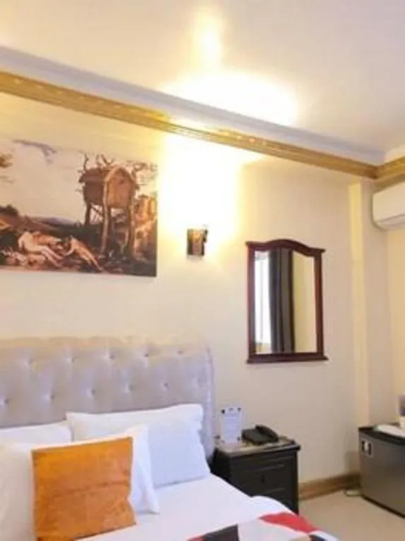 Bed in Clark Imperial Hotel