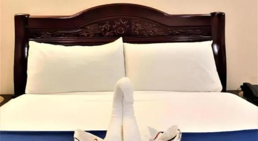 Bed in Clark Imperial Hotel