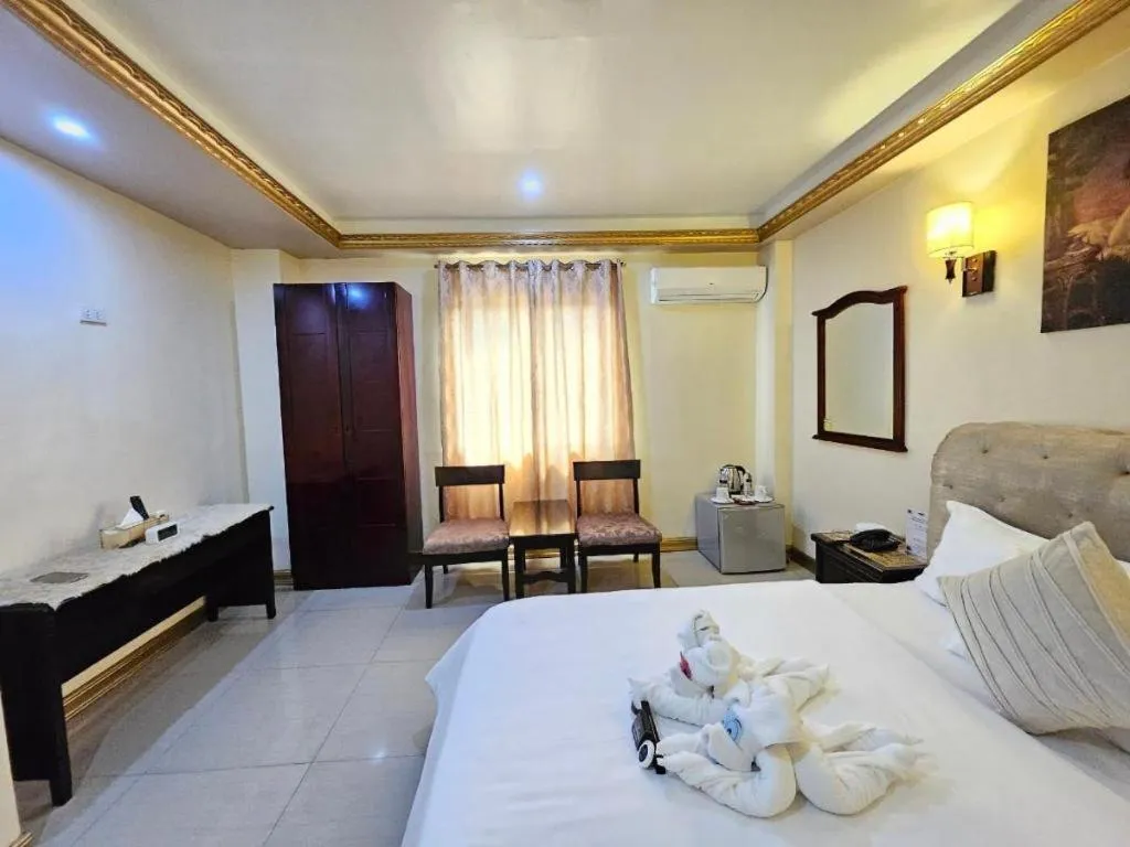 Bed in Clark Imperial Hotel