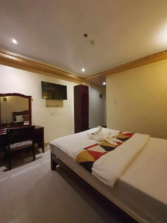 Bed in Clark Imperial Hotel