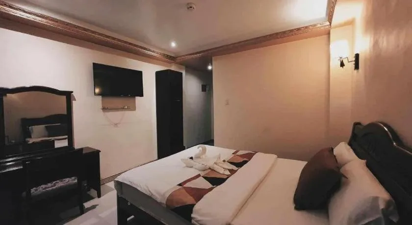 Bed in Clark Imperial Hotel