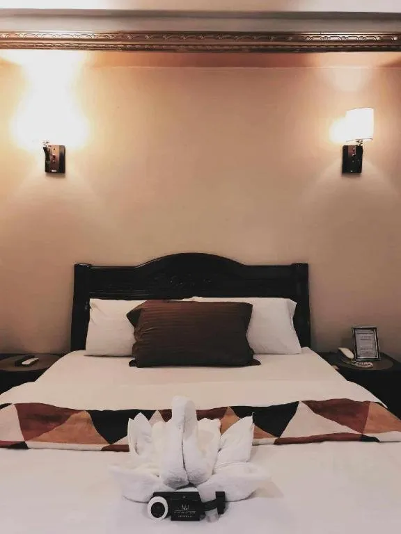 Bed in Clark Imperial Hotel