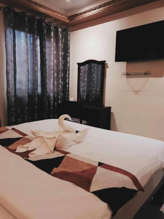 Bed in Clark Imperial Hotel