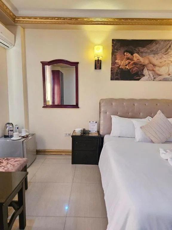 Bed in Clark Imperial Hotel