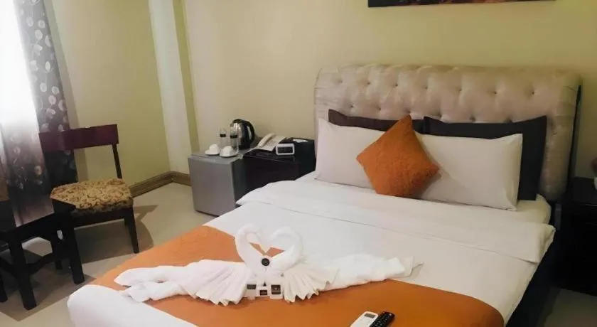 Bed in Clark Imperial Hotel