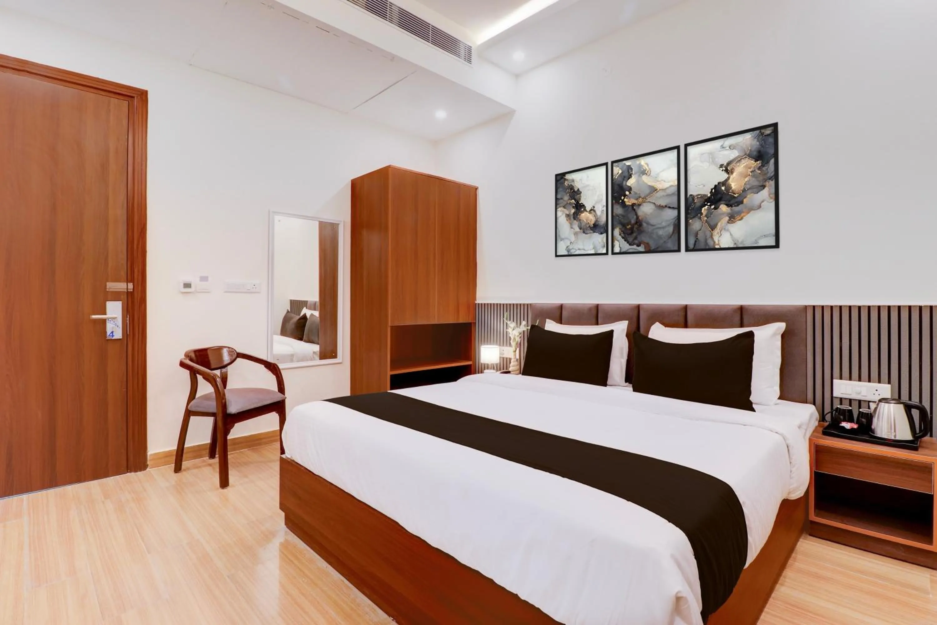 Classic Triple Room - single occupancy in Super Townhouse Oak FRI Dehradun Formerly Hotel EL Portrait