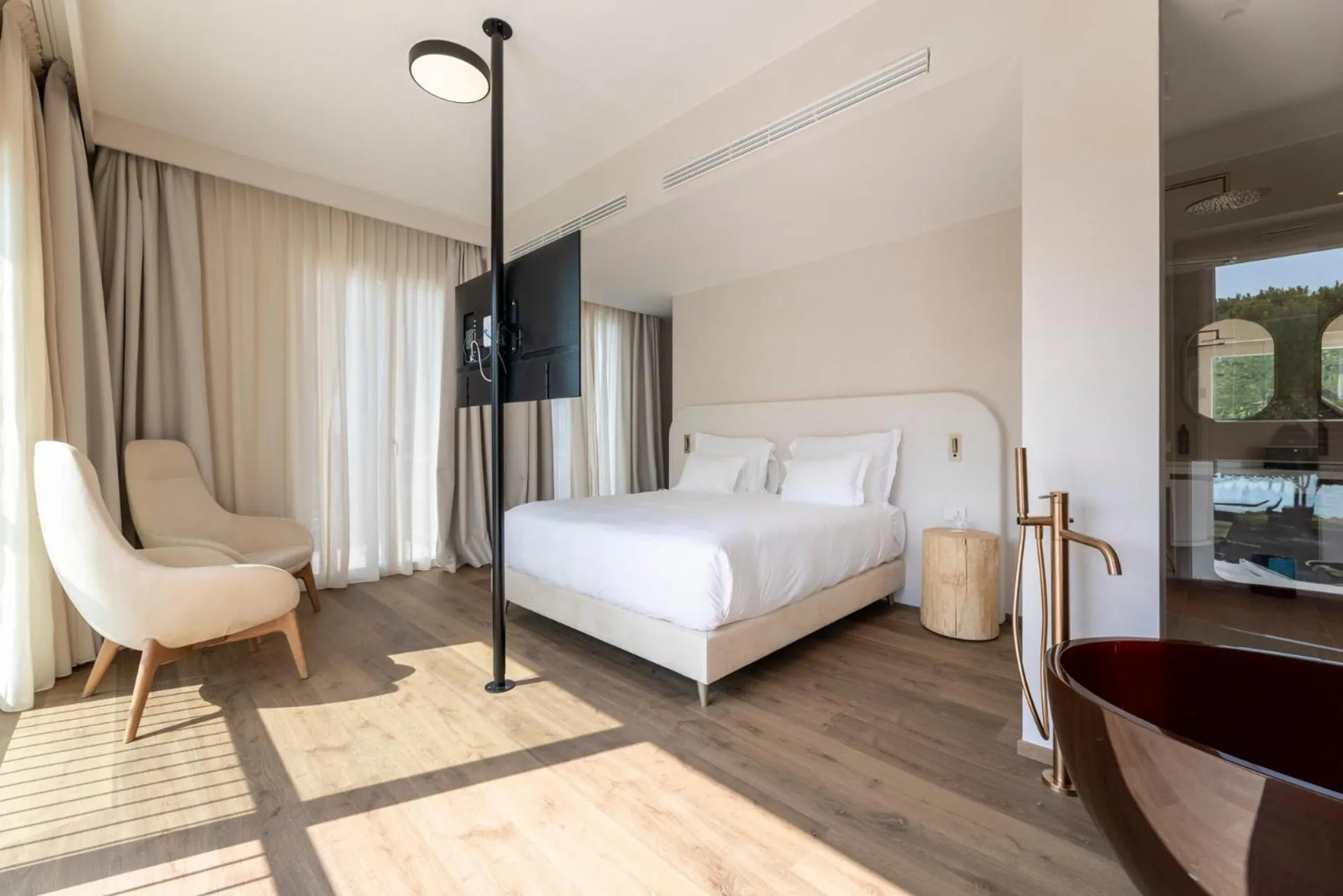 Seating area, Bed in Hi Hotels Sirmione - Lakeview Pool