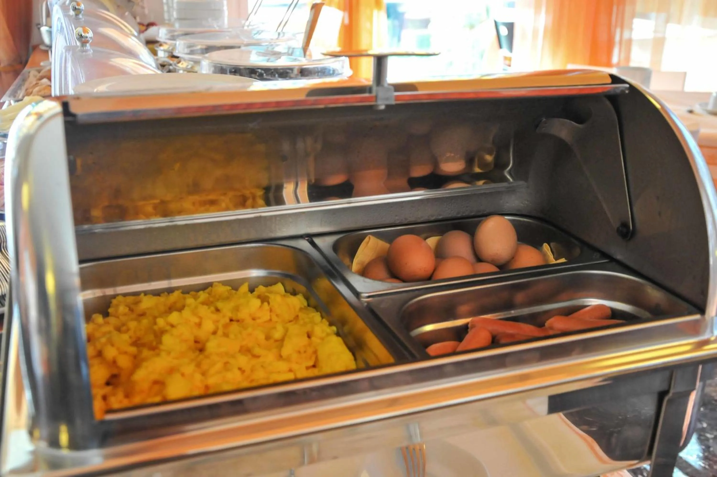 Continental breakfast in Hotel Suisse