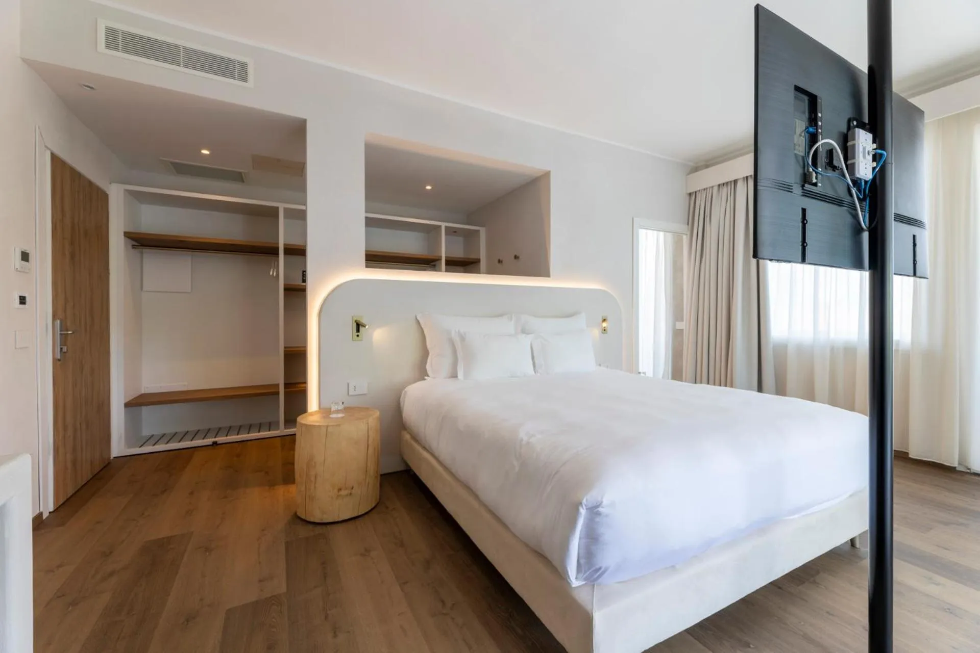 Photo of the whole room, Bed in Hi Hotels Sirmione - Lakeview Pool