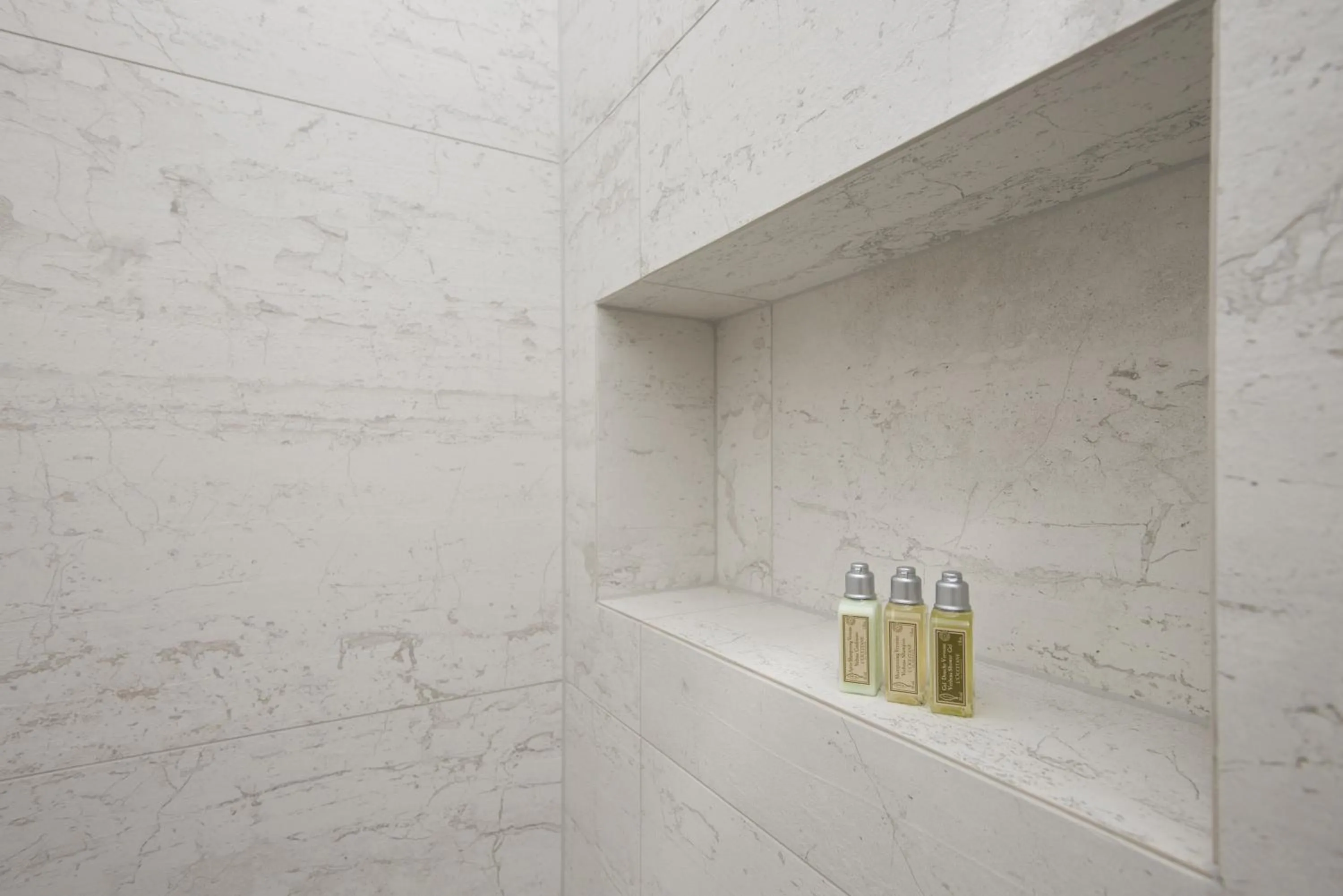 Shower in Zois Apartments