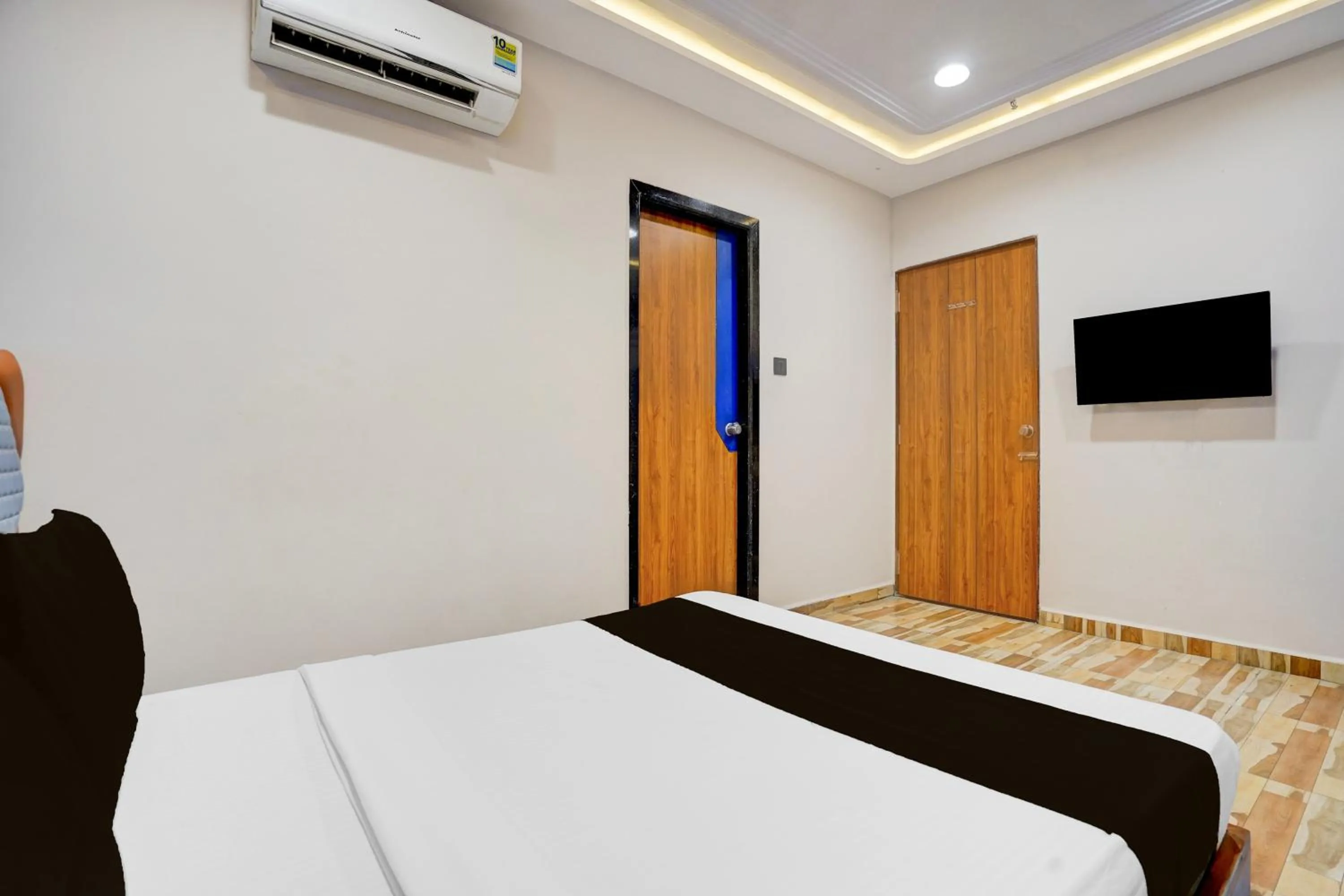 Bedroom, Bed in Super Collection O Kosad Railway Station Formerly Hotel Royal Orbits