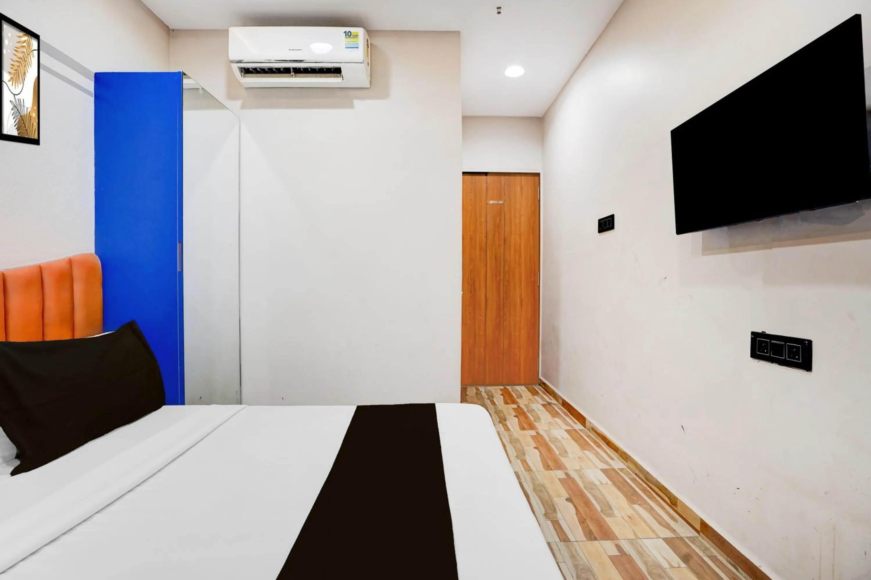 Bedroom, Bed in Super Collection O Kosad Railway Station Formerly Hotel Royal Orbits