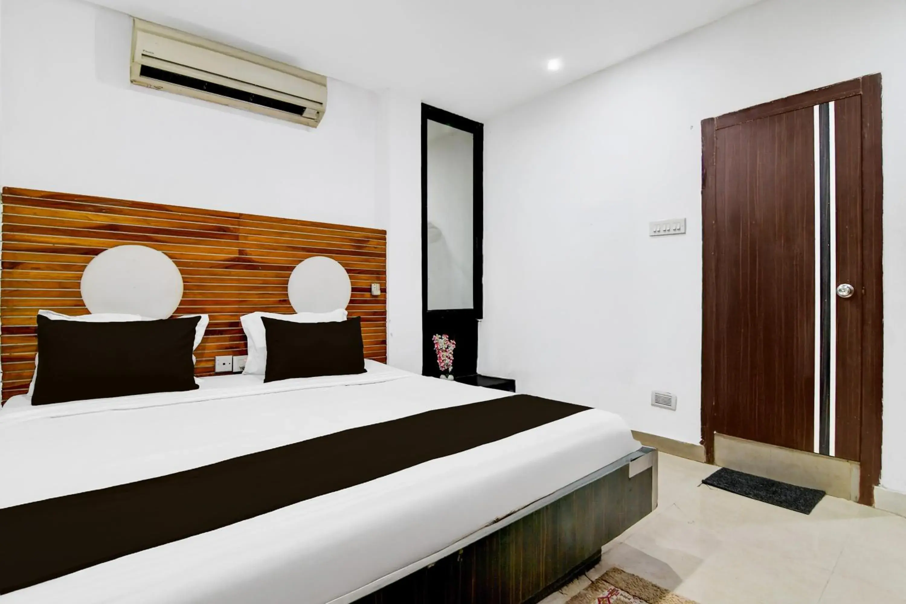 Deluxe Triple Room - single occupancy in Super Collection O Minto Park Formerly Hotel Gardenia Deluxe Triple Room - single occupancy in Super Collection O Minto Park Formerly Hotel Gardenia