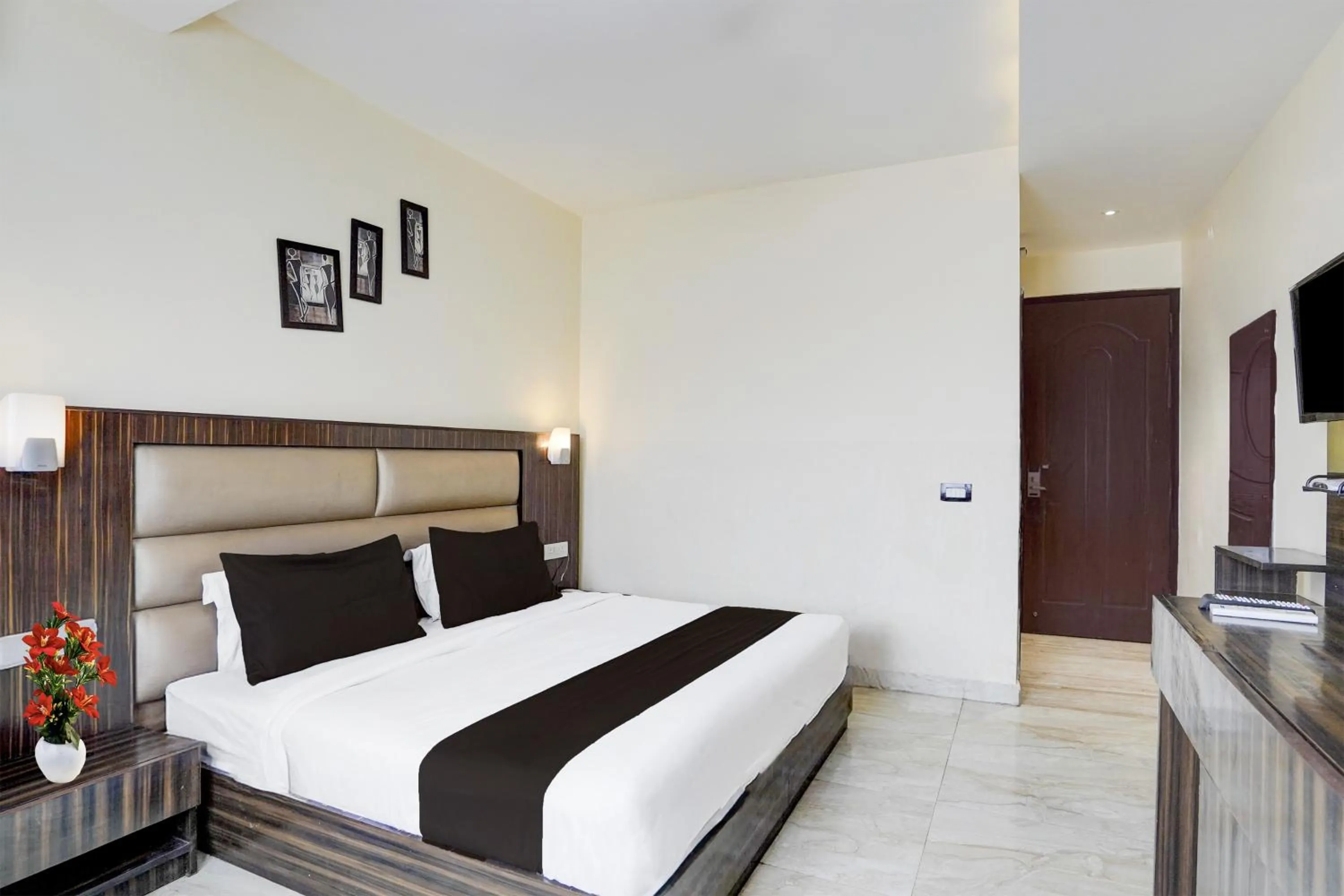 Bedroom, Bed in Super Collection O Railway Station Dehradun Formerly Hotel Narula