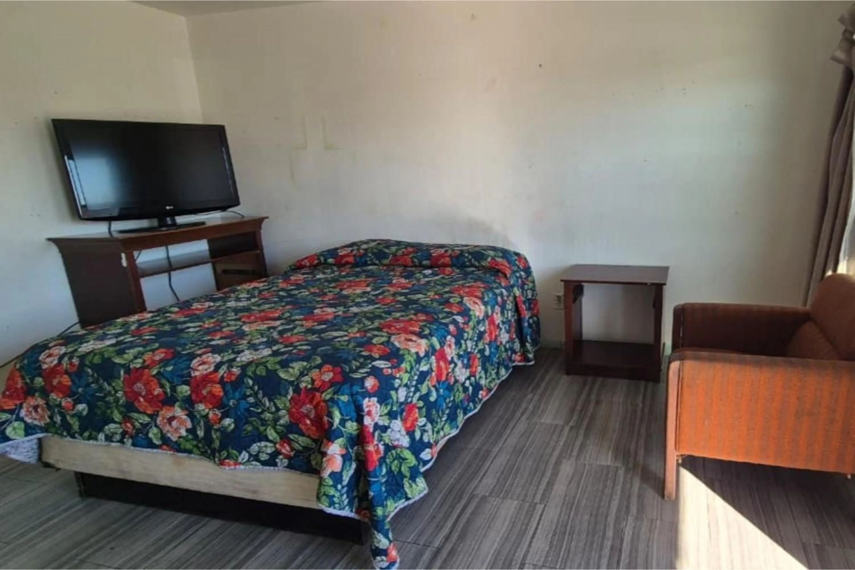 Bedroom, Bed in Base Motel By OYO South Tampa