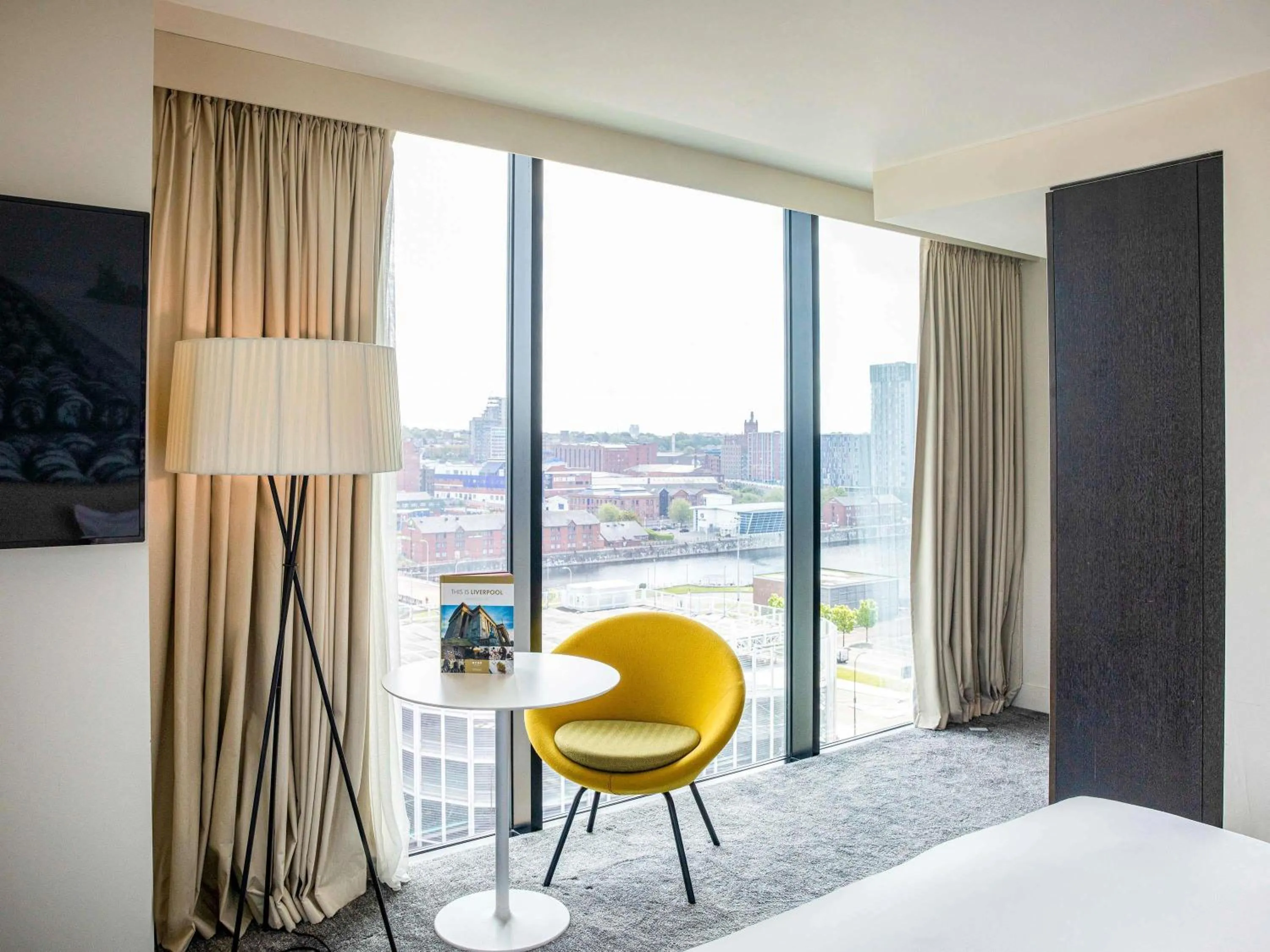 Property building, Bed in Pullman Liverpool