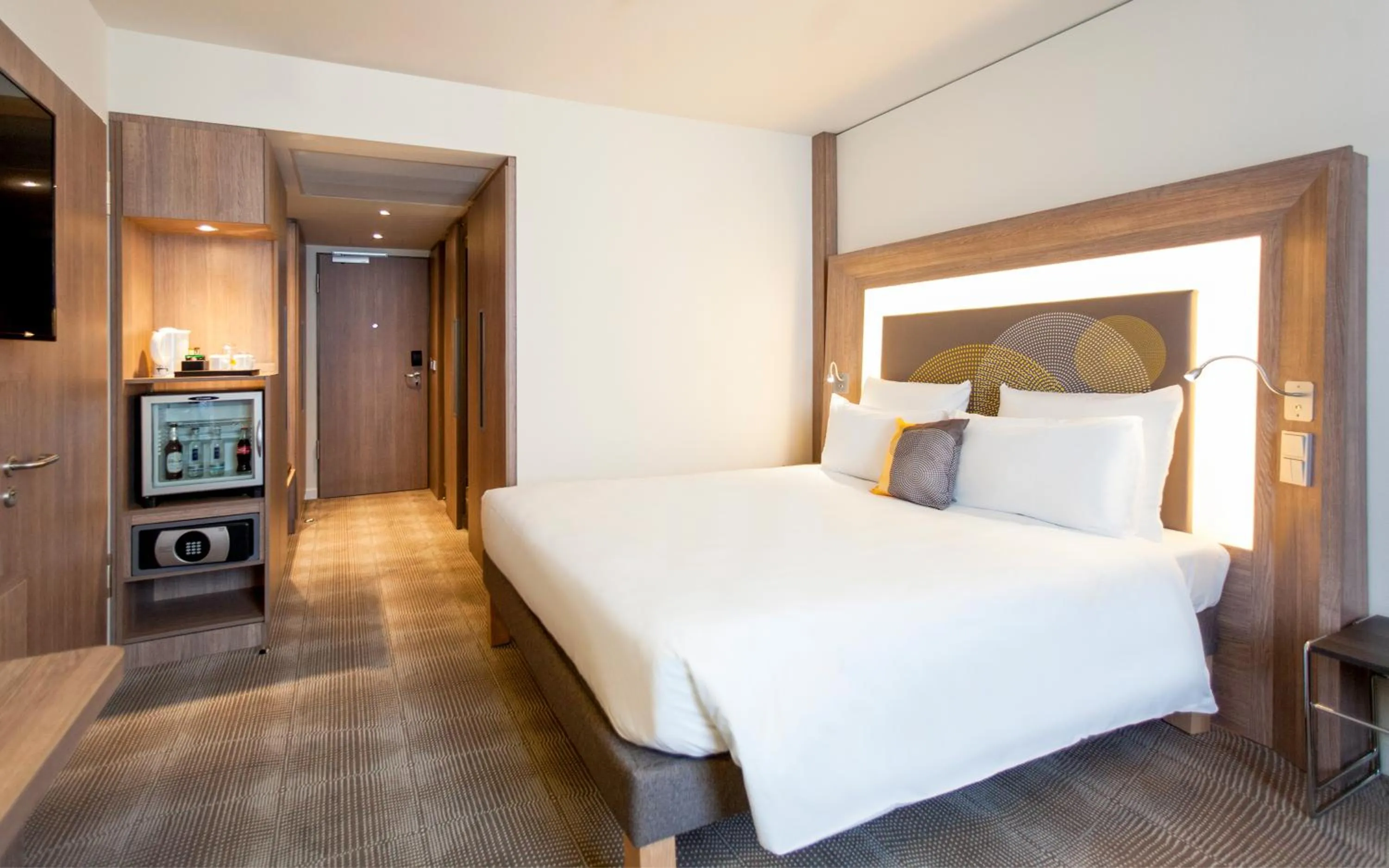 Photo of the whole room, Bed in Novotel Amsterdam Schiphol Airport