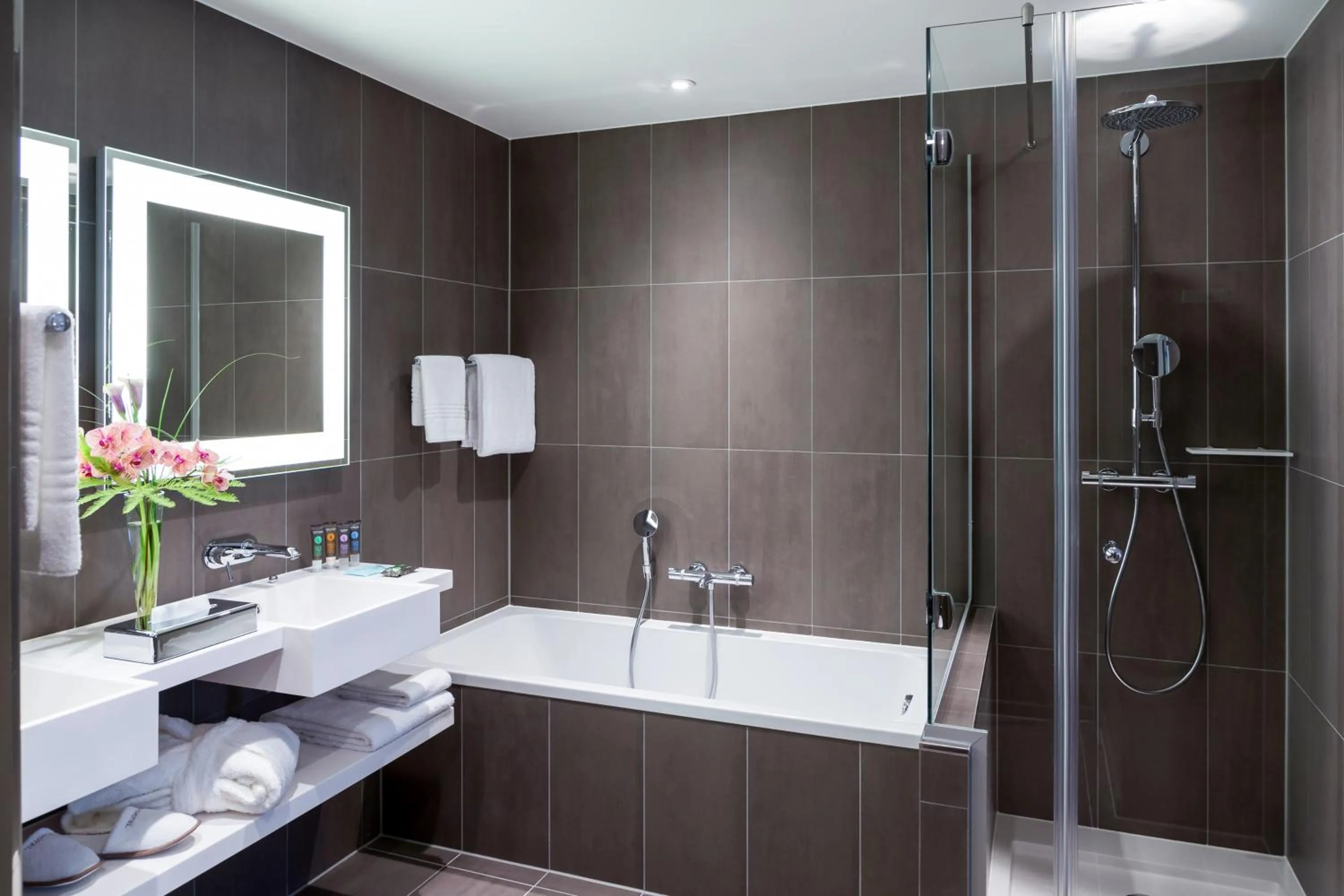 Shower in Novotel Amsterdam Schiphol Airport