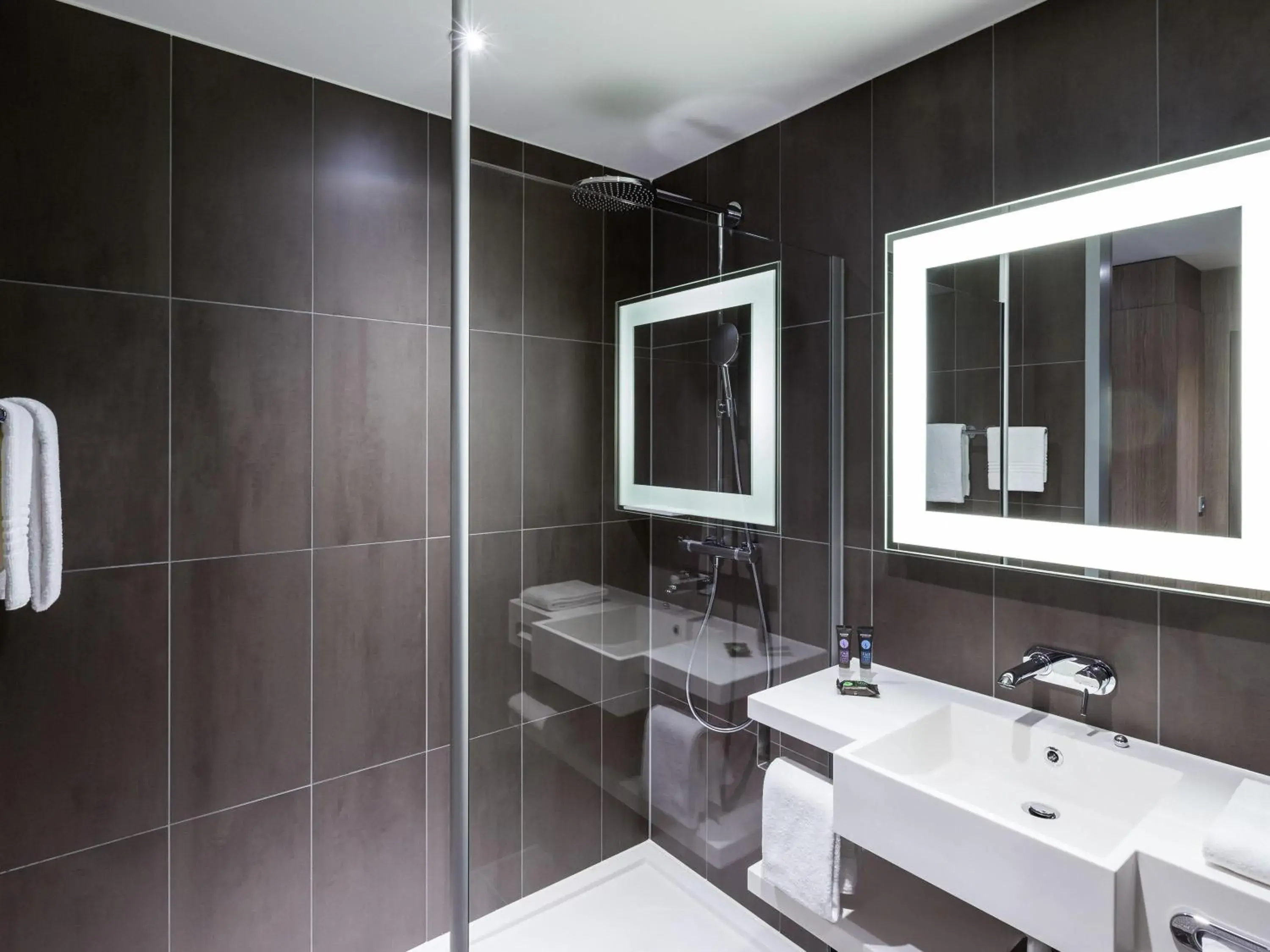 Standard Room with Double Bed and One Sofa Bed in Novotel Amsterdam Schiphol Airport Standard Room with Double Bed and One Sofa Bed in Novotel Amsterdam Schiphol Airport