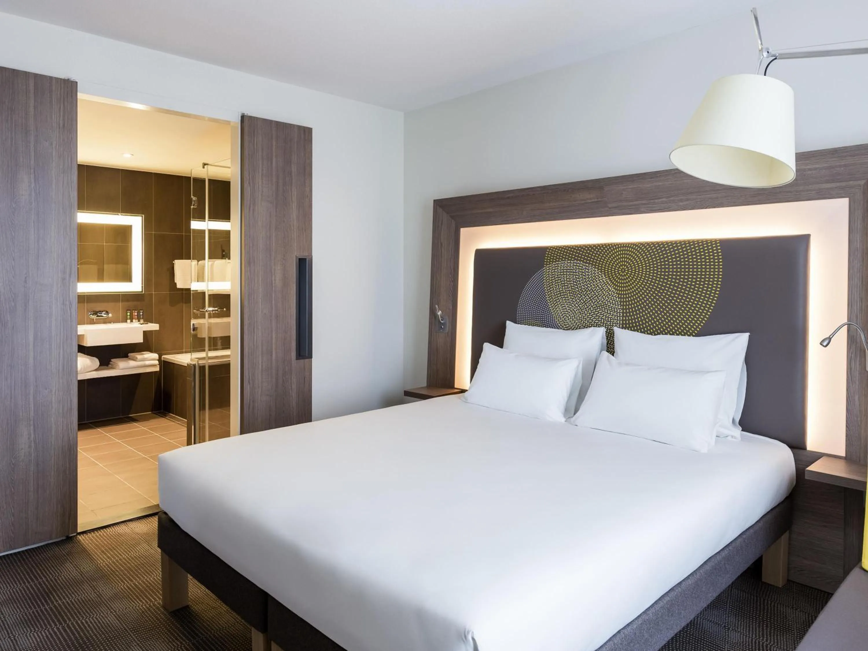 Bedroom, Bed in Novotel Amsterdam Schiphol Airport
