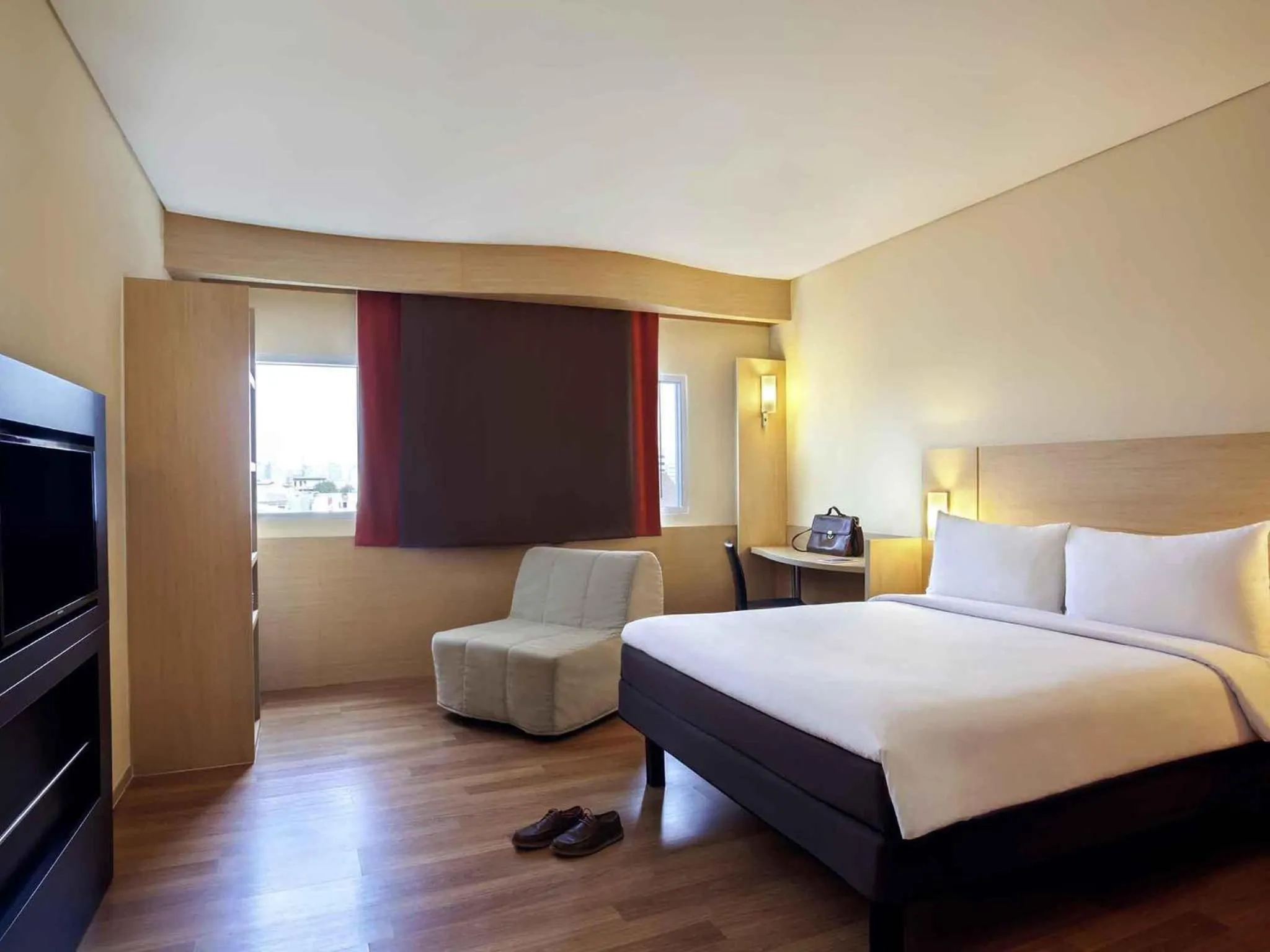 Bedroom, Bed in Ibis Jakarta Harmoni