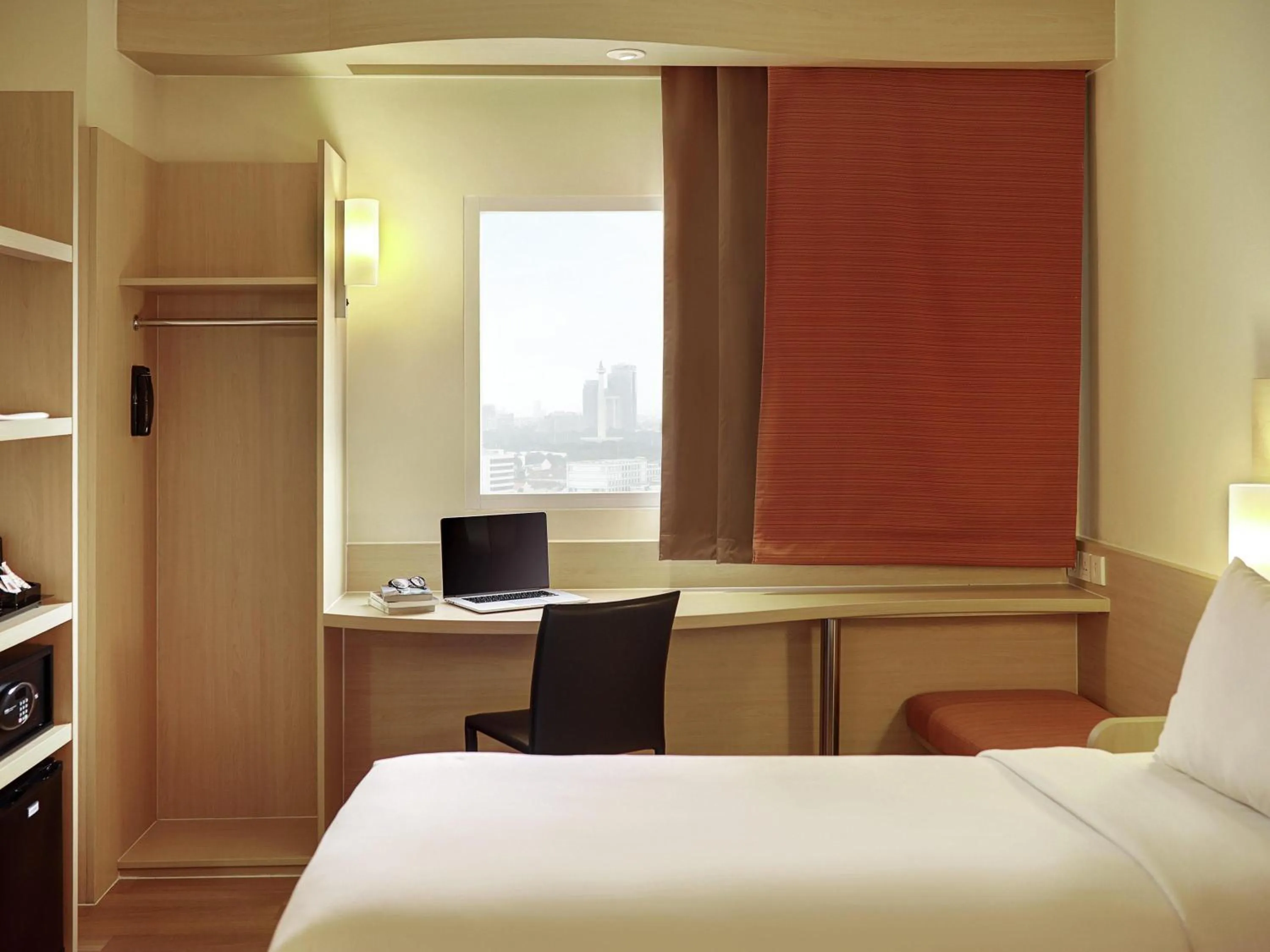 Bedroom, Bed in Ibis Jakarta Harmoni