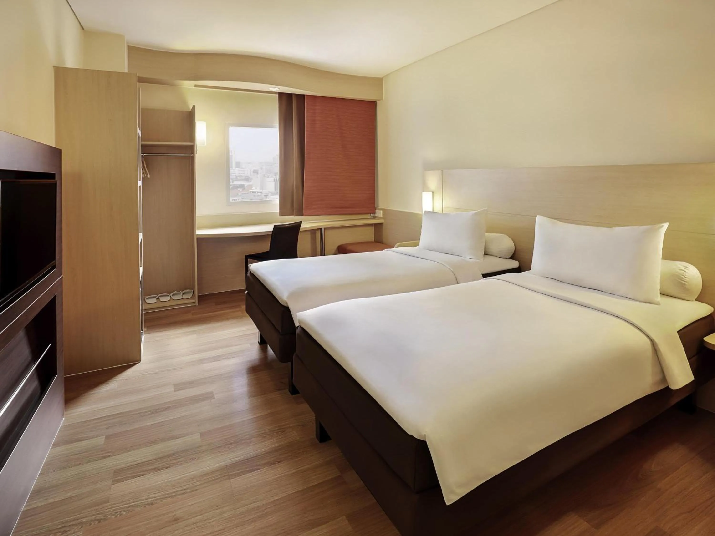 Bedroom, Bed in Ibis Jakarta Harmoni