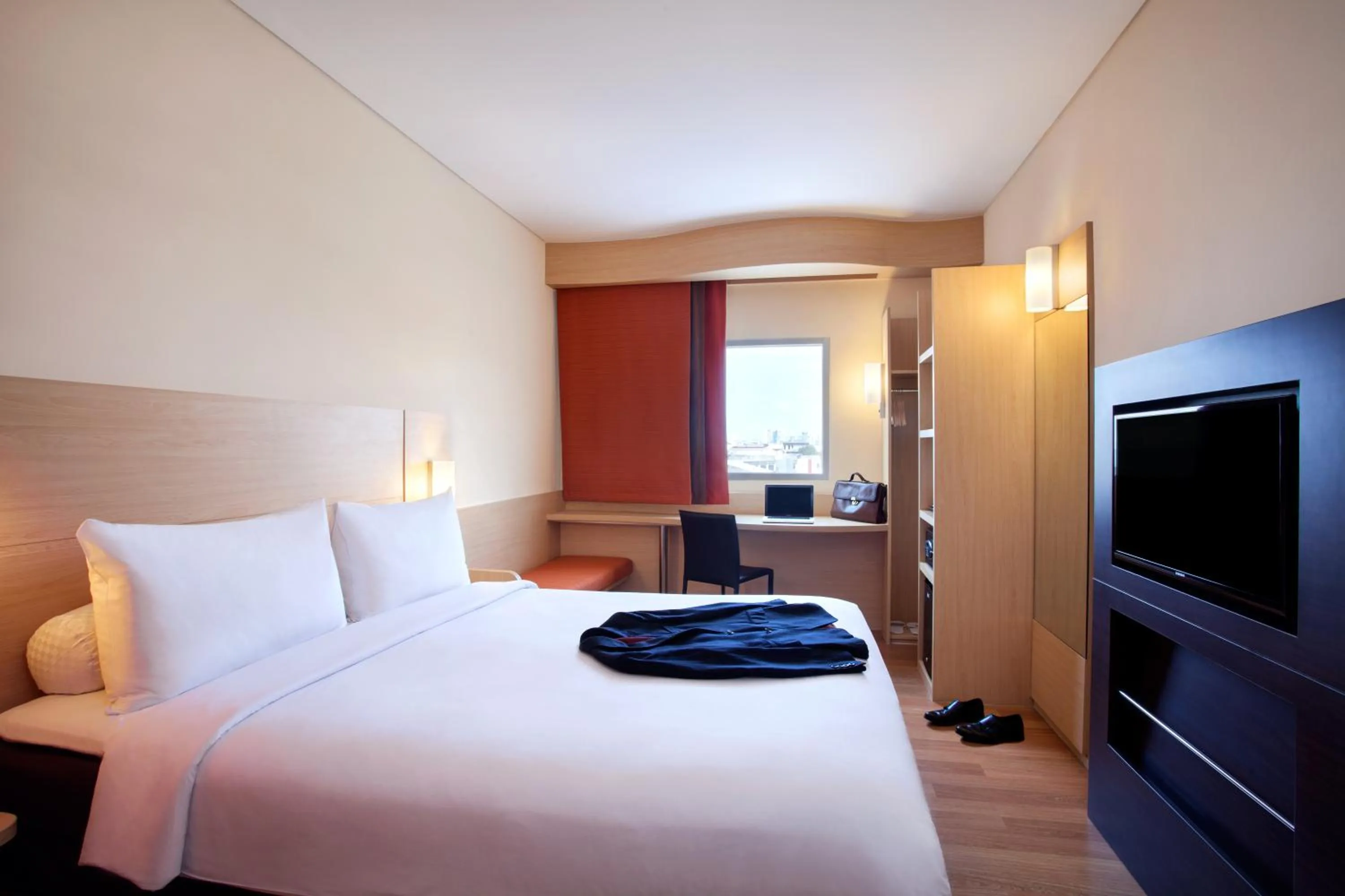 Day, Bed in Ibis Jakarta Harmoni