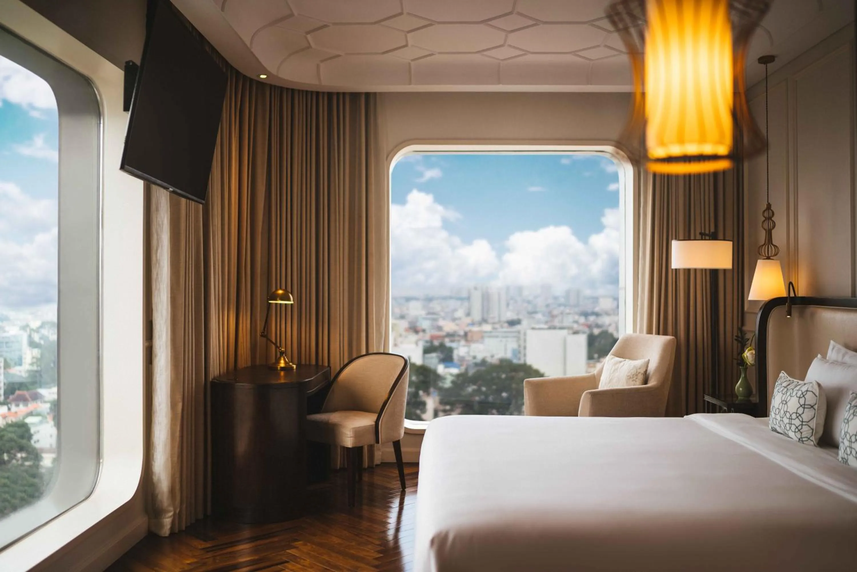 Bedroom, Bed in Hotel Des Arts Saigon Mgallery Collection