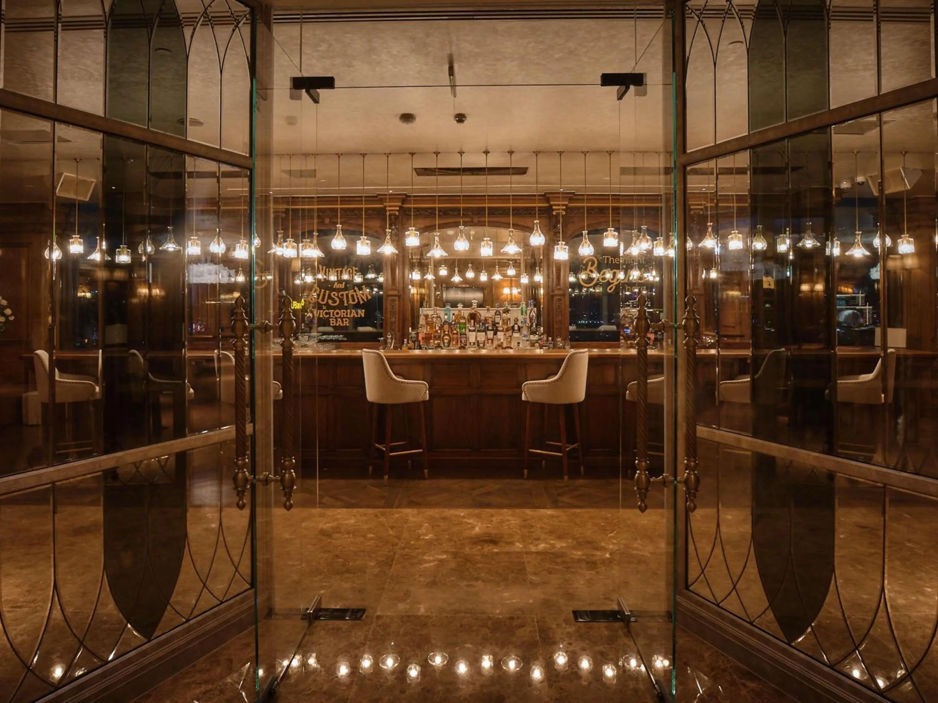 Lounge or bar in Hotel Des Arts Saigon Mgallery Collection