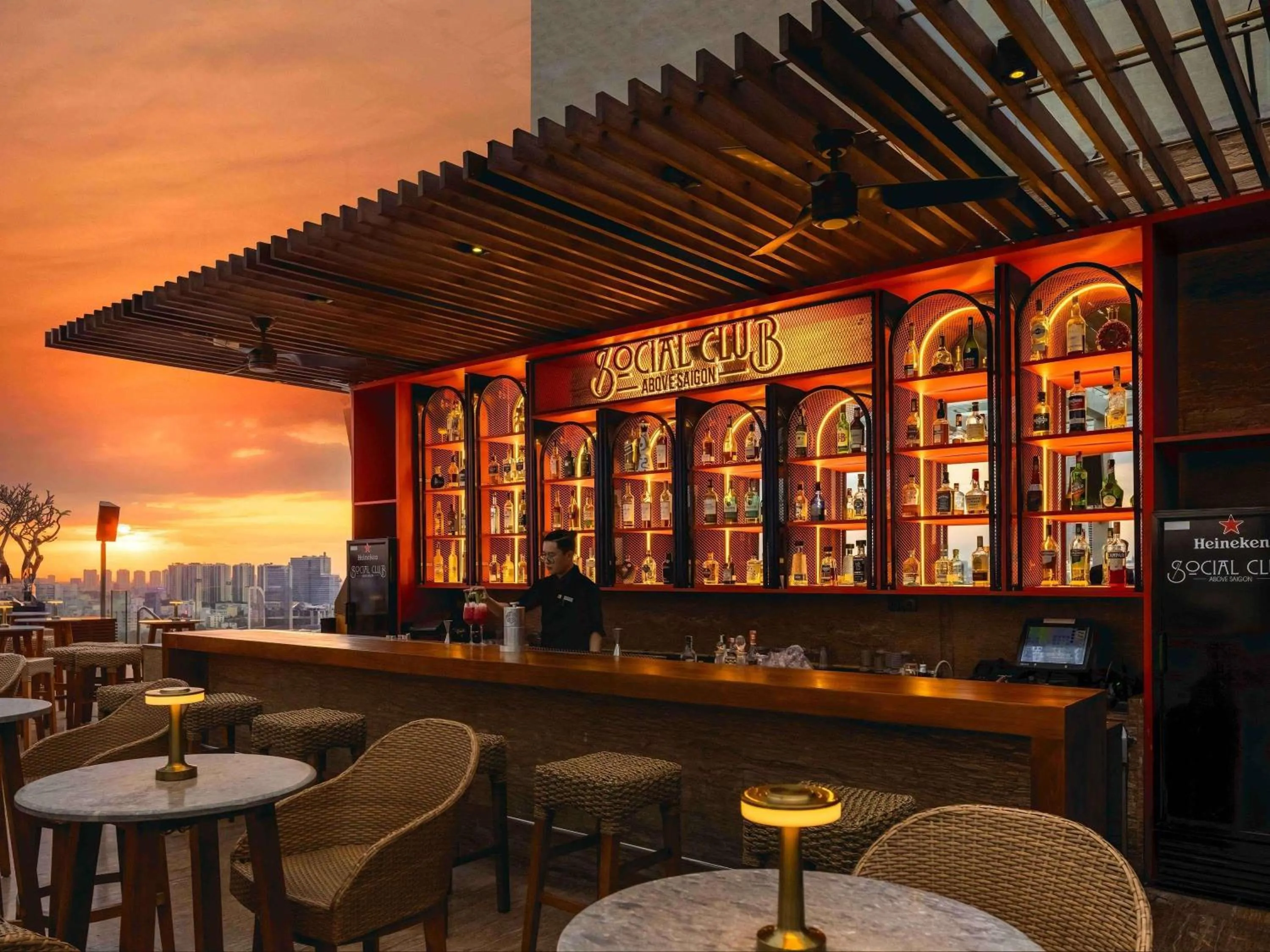 Lounge or bar in Hotel Des Arts Saigon Mgallery Collection