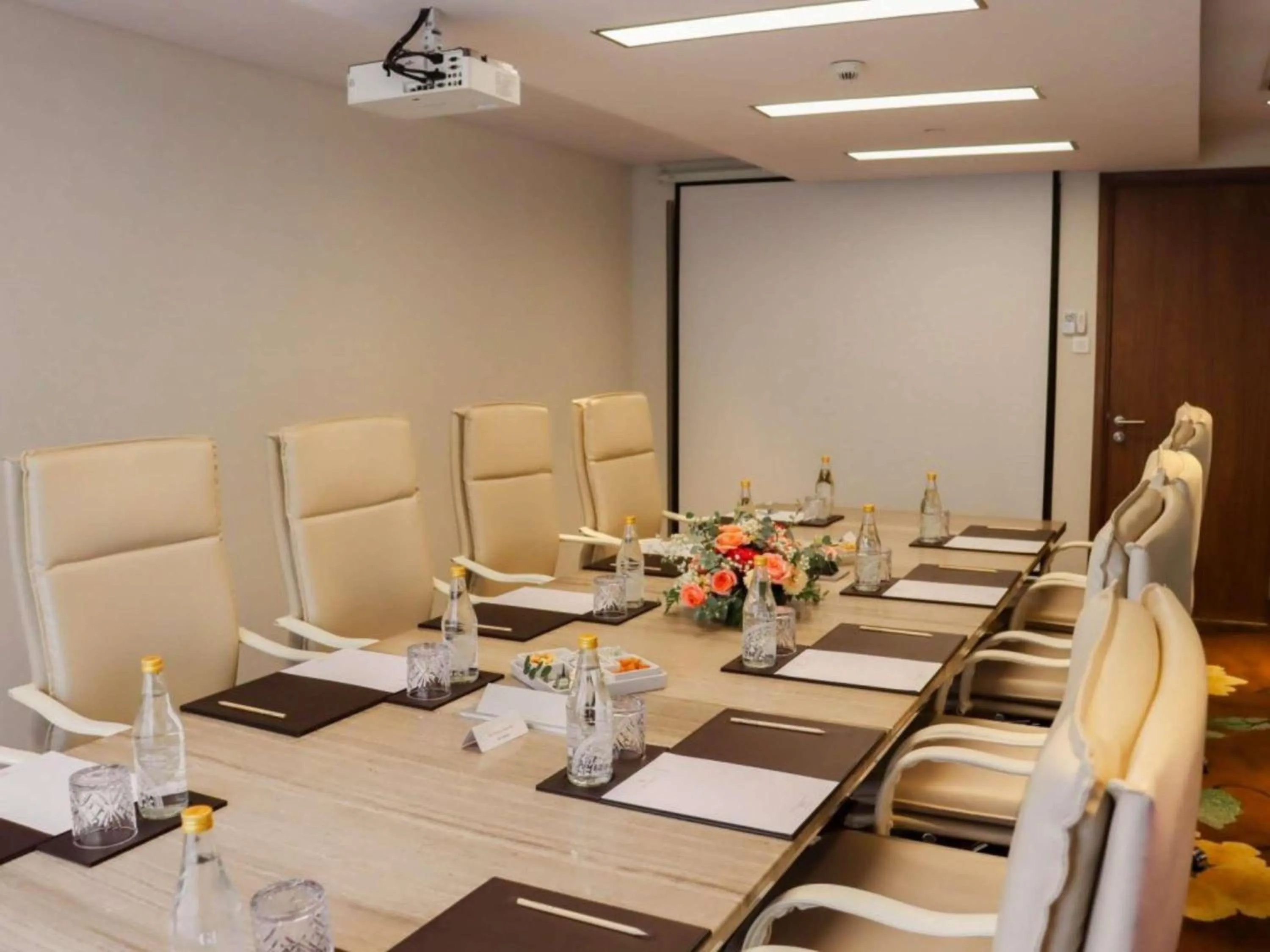 Meeting/conference room in Hotel Des Arts Saigon Mgallery Collection