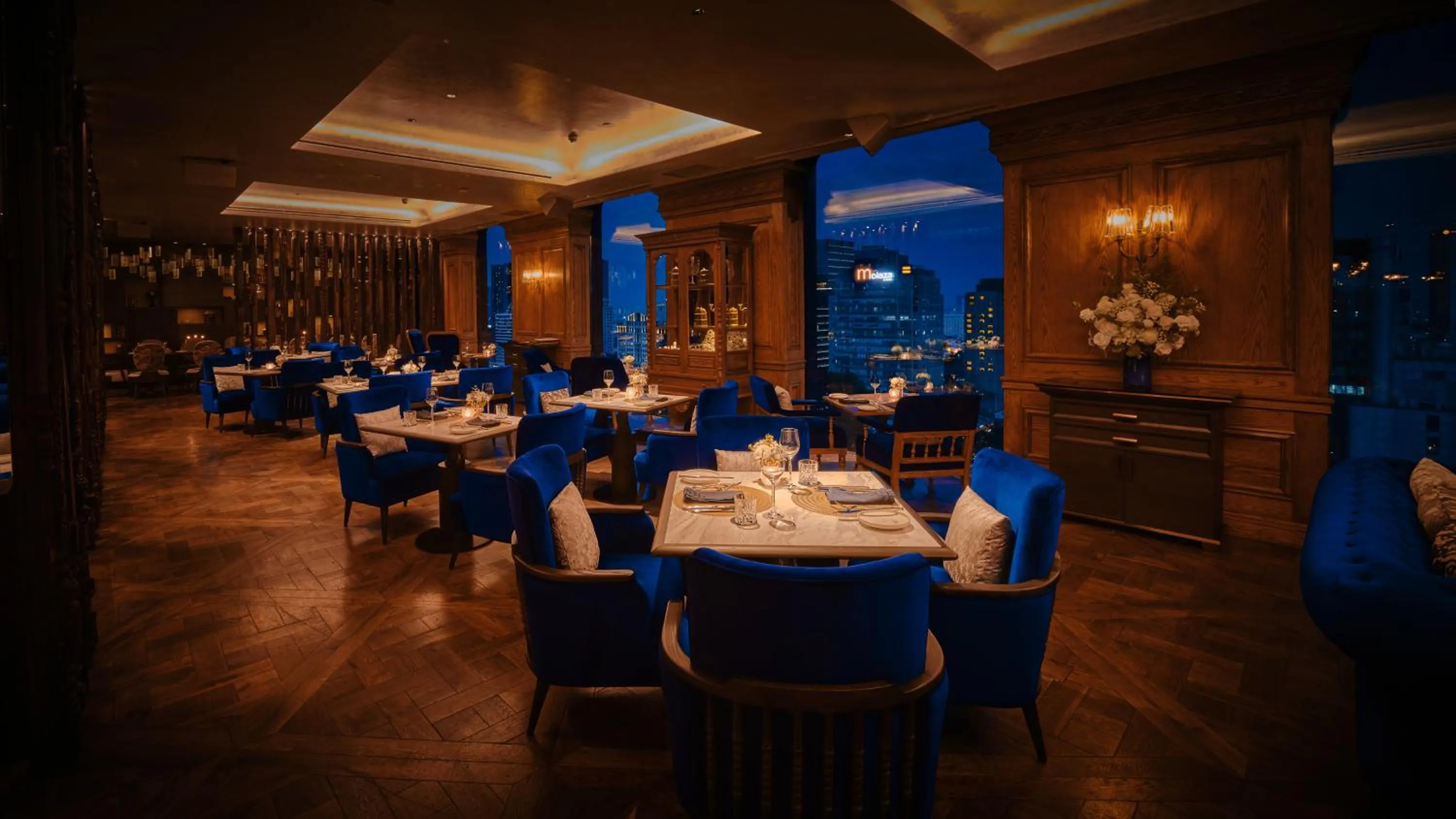 Restaurant/places to eat in Hotel Des Arts Saigon Mgallery Collection