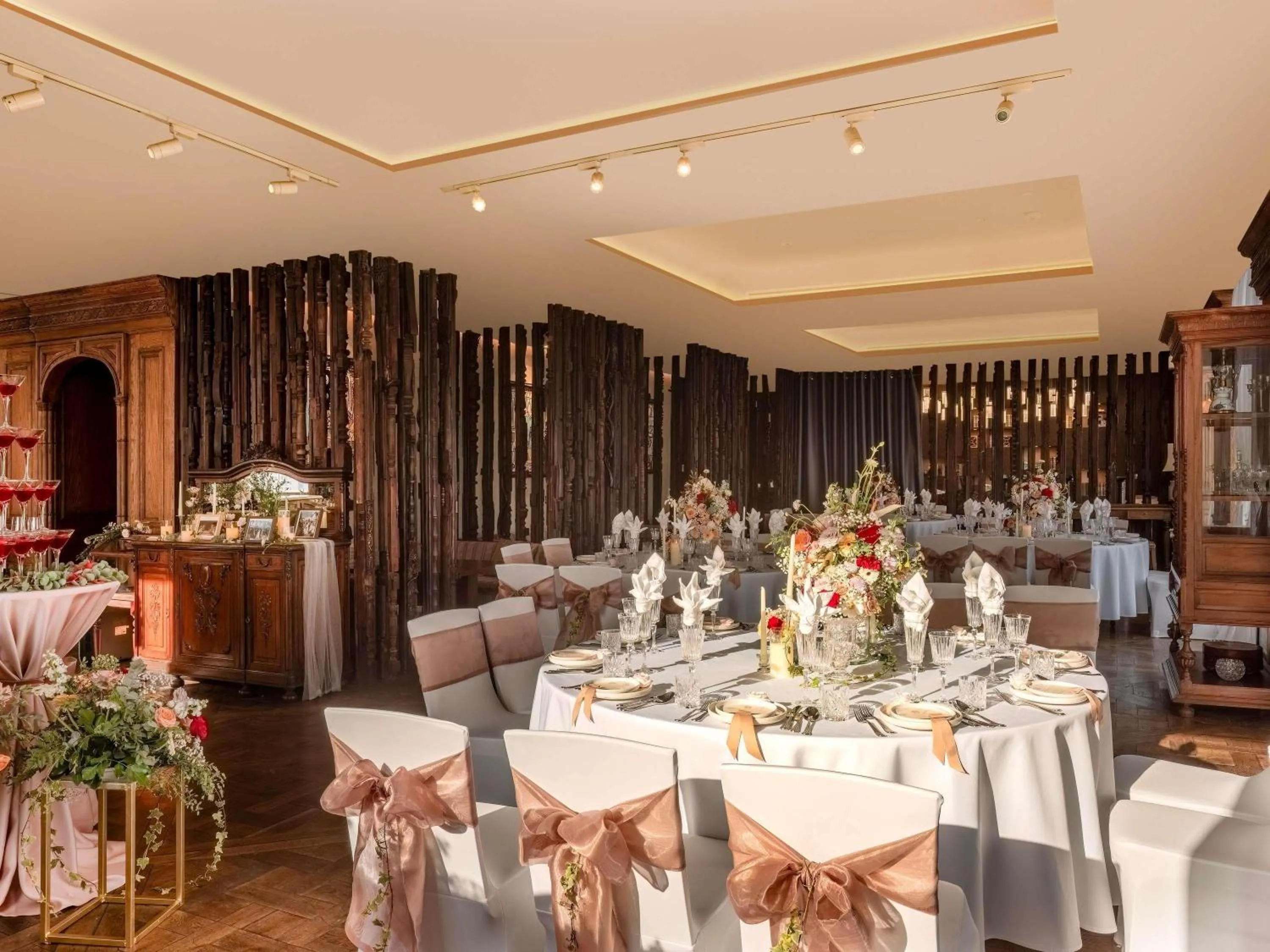 wedding in Hotel Des Arts Saigon Mgallery Collection