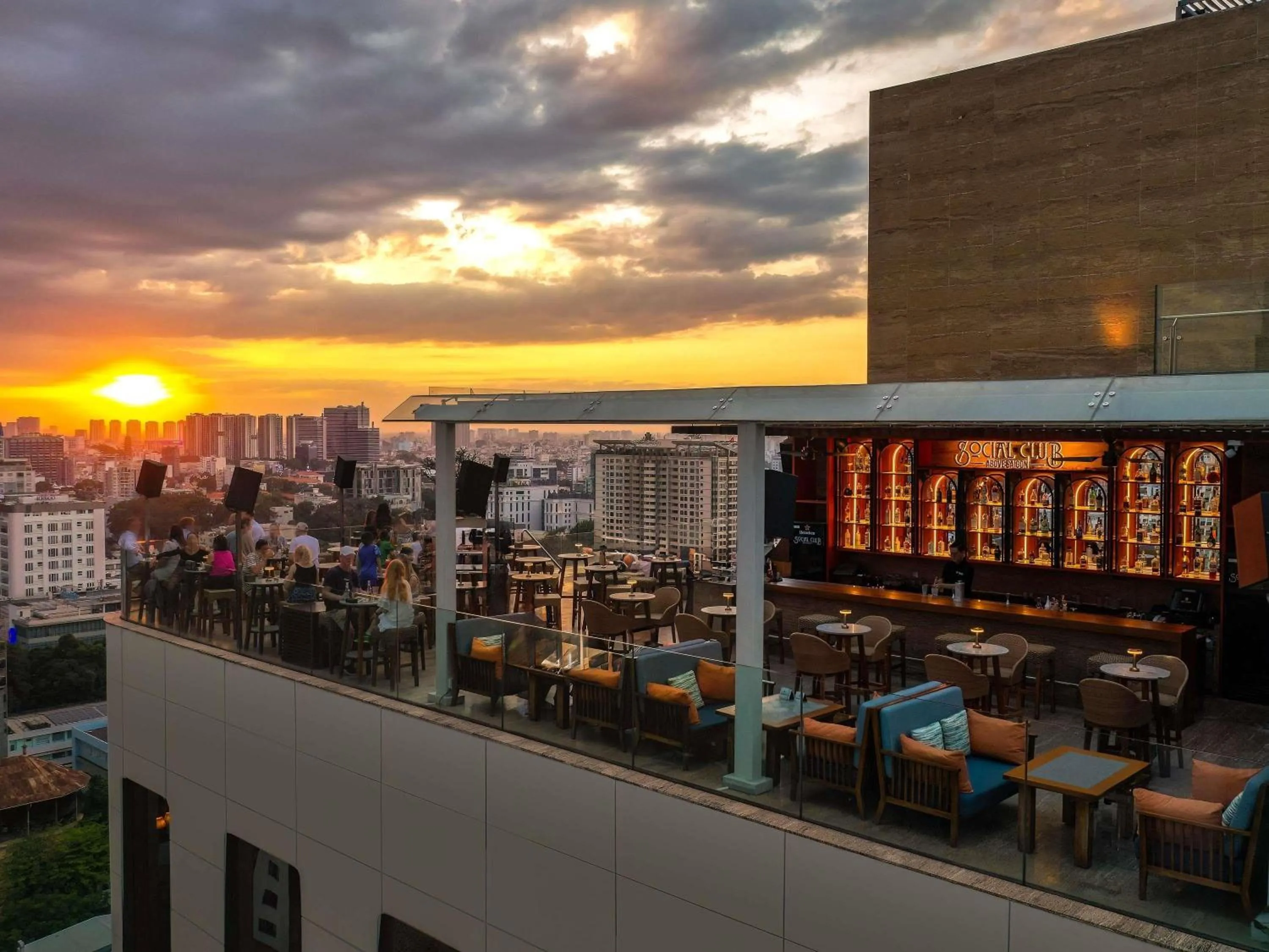 Lounge or bar in Hotel Des Arts Saigon Mgallery Collection